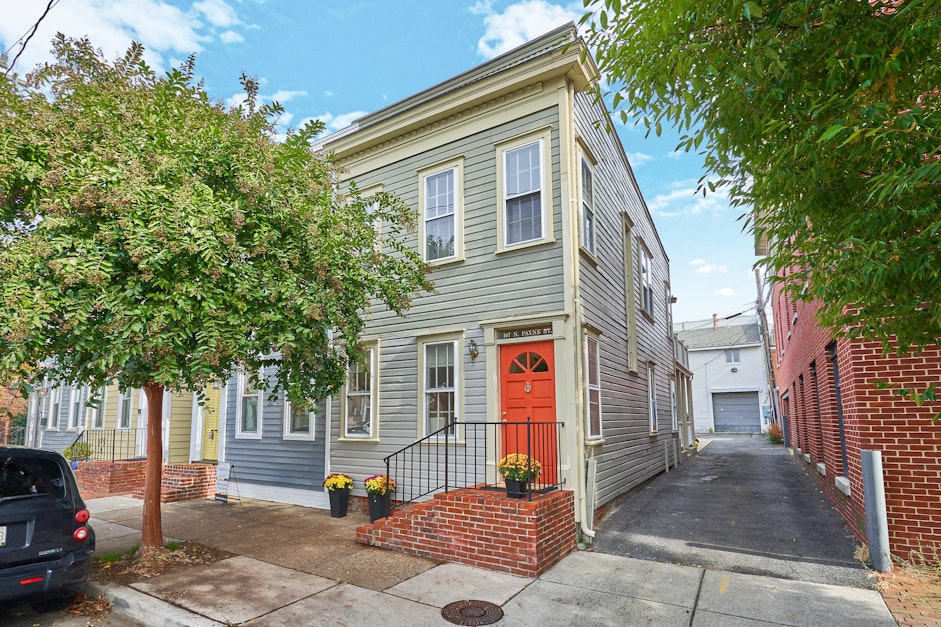 107 North Payne Street, Alexandria, VA 22314, Presented by Melanie Hogg